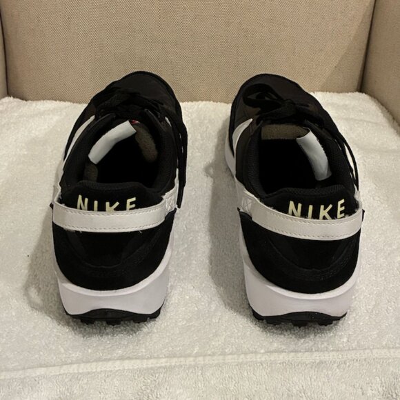Nike Waffle Debut Sneaker / 10.5M / Black/White - Picture 4 of 9